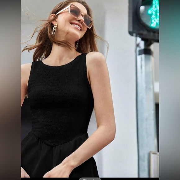 Elegant White Sleeveless Dress - Picture 10 of 16